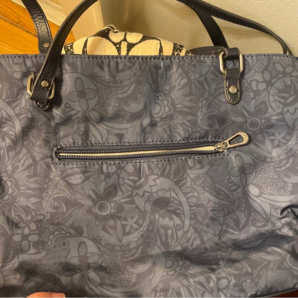 Sakroots Blue Floral Nylon Tote comes with matching wristlet - Picture 9 of 16